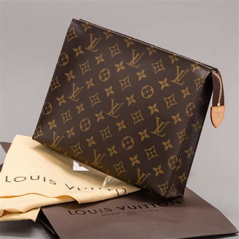 louis vuitton toile et cuirs|Louis Vuitton toiletry pouch 26.